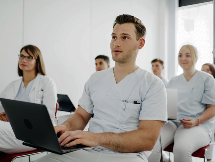 Optionstarif - Spezieller Schutz für Studie||ren||de und Jung||me||di||zi||ner