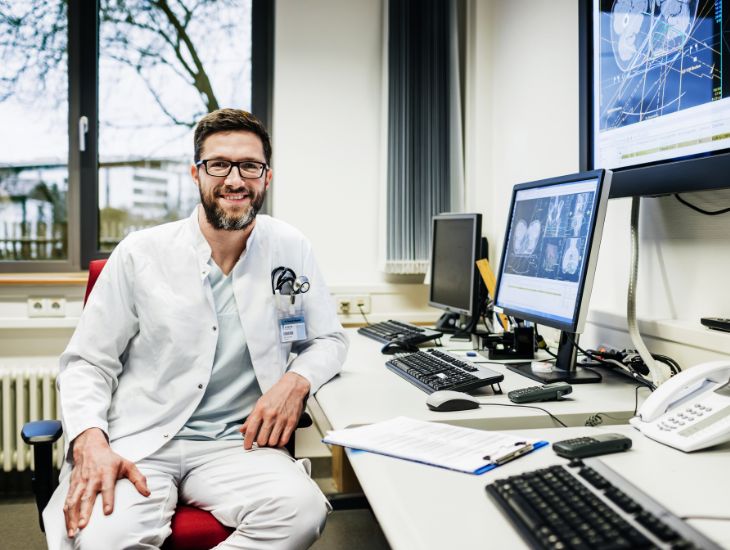 HUMANMEDIZIN - Fach||arzt||kon||zept Hu||man||me||di||zin: Spe||zi||el||le Leis||tun||gen für an||ge||stell||te Fach||ärz||te